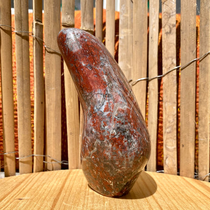 Bloodstone skulptur 14 cm