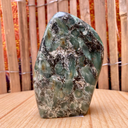 Krom muskovit skulptur 9 cm