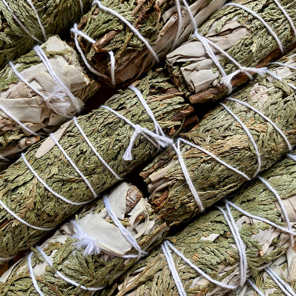 Hvid Salvie og ceder - rens dine krystaller - smudge stick Hvid Salvie og ceder - rens dine krystaller - smudge stick