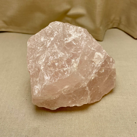 Billede af Rå rosakvarts 9 cm – 486 gram – Brasilien