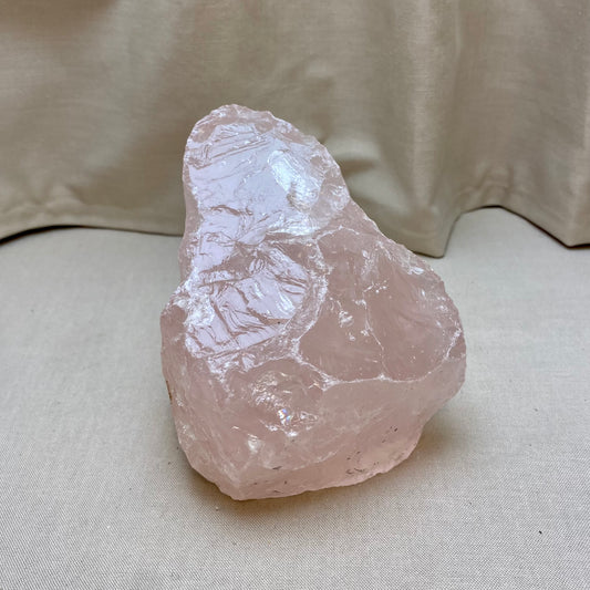 Billede af Rå rosakvarts 11 cm – 593 gram – Brasilien