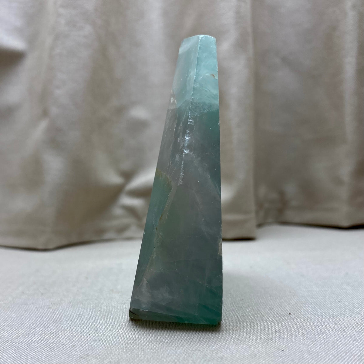 Grøn fluorit freeform  - 7 cm Grøn fluorit freeform  - 7 cm