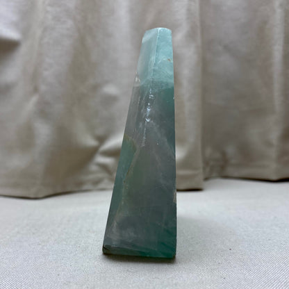 Grøn fluorit freeform  - 7 cm