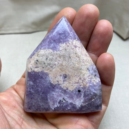 Lepidolit m moonstone spids 8 cm