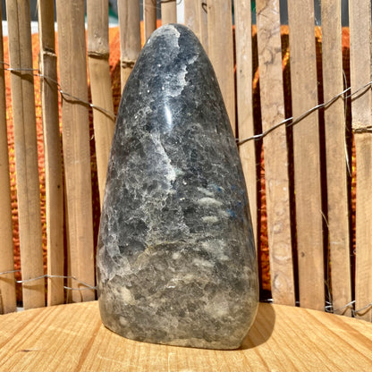 Spinel skulptur 15 cm