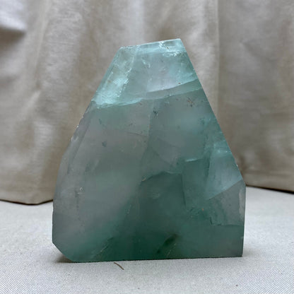Grøn fluorit freeform  - 7 cm