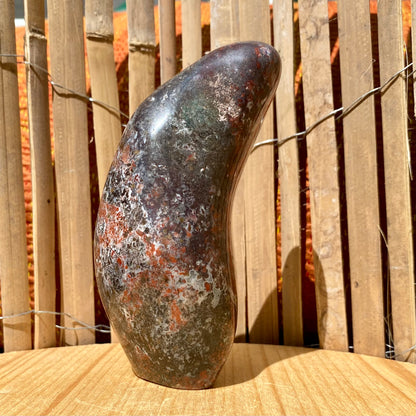 Bloodstone skulptur 14 cm