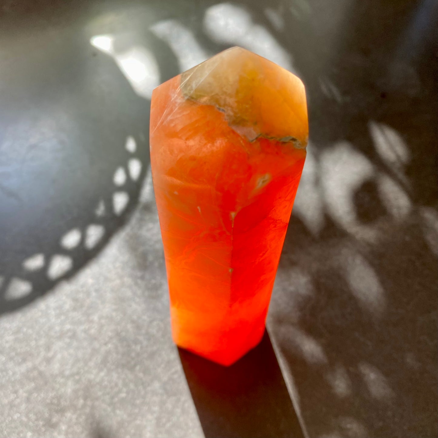 Orange calcit obelisk - 18 cm Orange calcit obelisk - 18 cm
