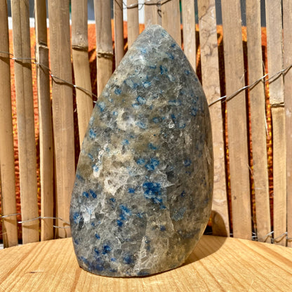 Spinel skulptur 15 cm