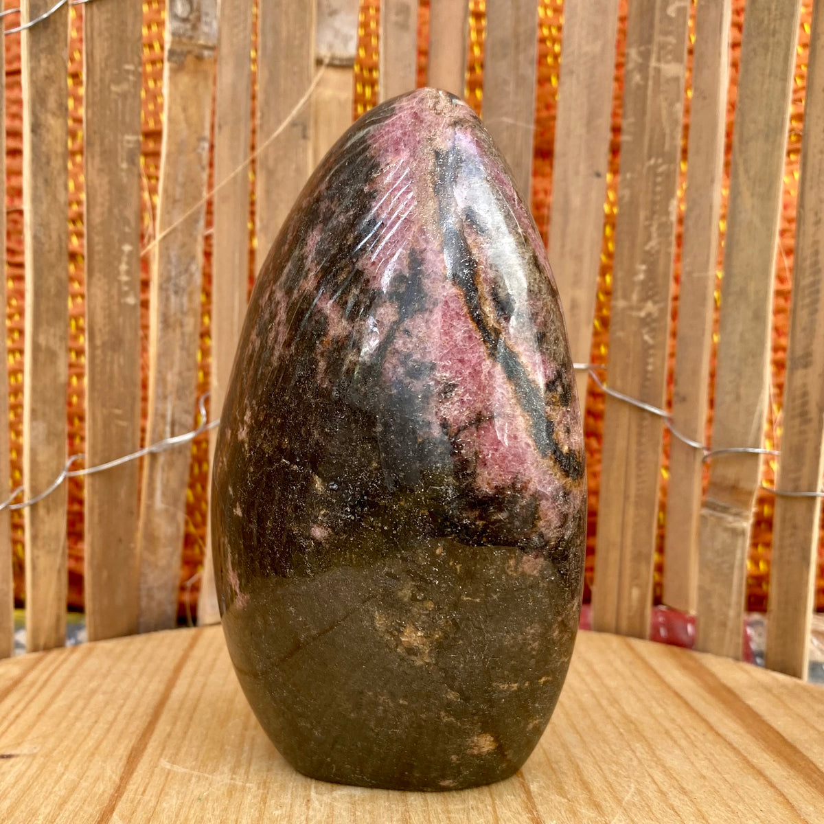 Rhodonite freeform - 13 cm Rhodonite freeform - 13 cm